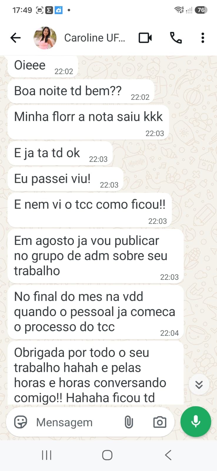 Mensagem de cliente contando que foi aprovada no TCC